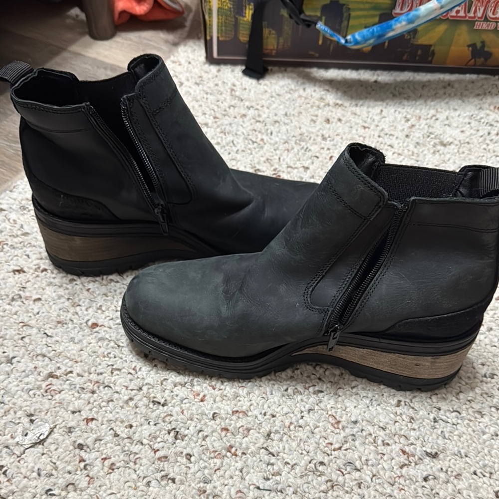 GREAT FOR FALL Black Ankle Boots with Chunky Sole        NEW w/o tag